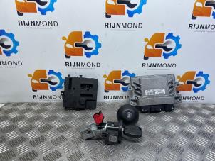 Usagé Serrure de contact + ordinateur Renault Twingo II (CN) 1.2 16V Prix sur demande proposé par Autodemontage Rijnmond BV