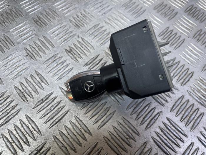Ignition lock + computer from a Mercedes-Benz B (W246/W242) 1.5 B-180 CDI,d 16V 2015