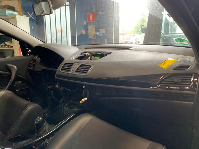 Usados Salpicadero Renault Megane III Grandtour (KZ) 1.4 16V TCe 130 Precio de solicitud ofrecido por Autodemontage Rijnmond BV