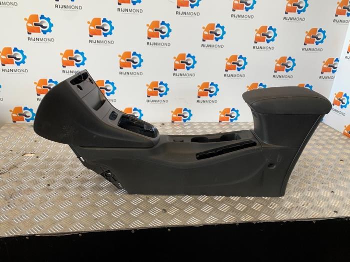 Używane Konsole srodkowe Opel Astra K 1.0 Turbo 12V Cena € 100,00 Procedura marży oferowane przez Autodemontage Rijnmond BV