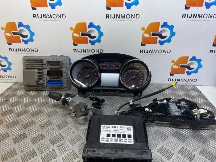 Used Ignition lock + computer Opel Astra K 1.0 Turbo 12V Price on request offered by Autodemontage Rijnmond BV