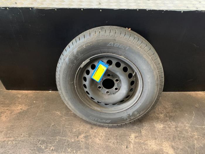 Begagnade Hjul + vinterdäck Volkswagen Crafter 2.0 TDI 16V Pris € 70,00 Marginaltabell erbjuds av Autodemontage Rijnmond BV