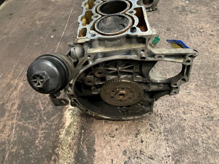 Used Engine crankcase Peugeot 207/207+ (WA/WC/WM) 1.6 16V VTi Price € 200,00 Margin scheme offered by Autodemontage Rijnmond BV