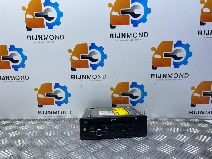 Używane Radioodtwarzacz CD Renault Master III (MA/MB/MC/MD/MH/MF/MG/MH) 2.3 dCi 16V Cena € 75,00 Procedura marży oferowane przez Autodemontage Rijnmond BV