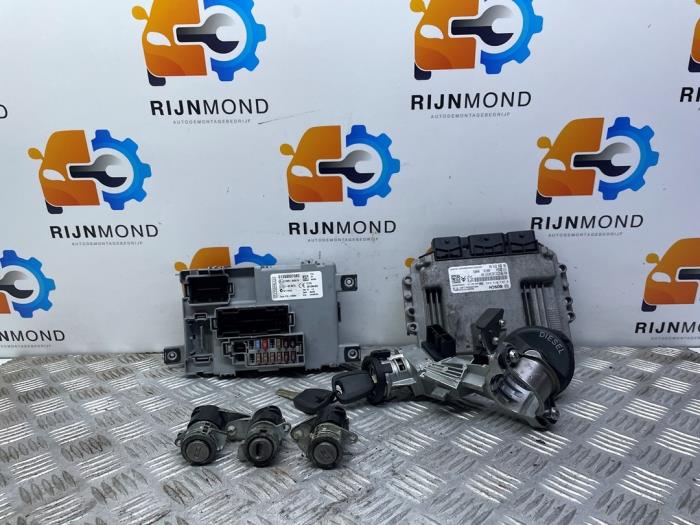 Used Ignition lock + computer Peugeot Bipper (AA) 1.4 HDi Price on request offered by Autodemontage Rijnmond BV