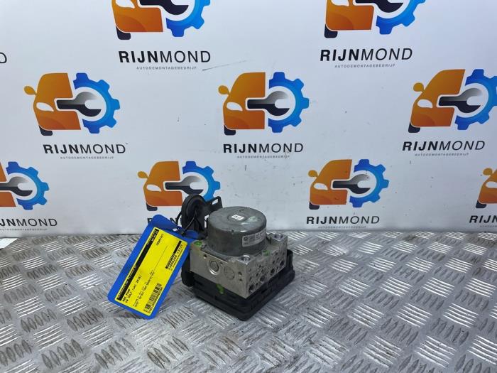 Begagnade ABS-pump Volkswagen Golf VII (AUA) 2.0 GTI 16V Pris € 125,00 Marginaltabell erbjuds av Autodemontage Rijnmond BV