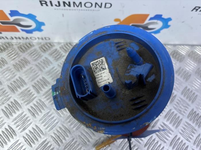 Usagé Pompe à carburant Volkswagen Golf VII (AUA) 2.0 GTI 16V Prix € 30,00 Règlement à la marge proposé par Autodemontage Rijnmond BV