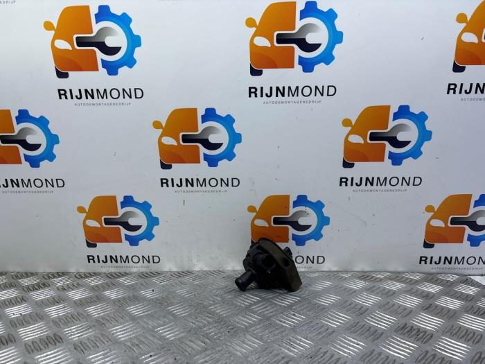 Begagnade Extra vattenpump Volkswagen Golf VII (AUA) 1.5 TSI Evo BMT 16V Pris på förfrågan erbjuds av Autodemontage Rijnmond BV