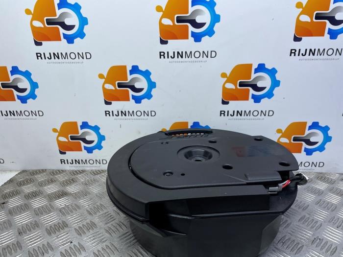 Używane Subwoofer Mazda CX-3 (DJ/DK) 2.0 SkyActiv-G 120 Cena € 121,00 Z VAT oferowane przez Autodemontage Rijnmond BV