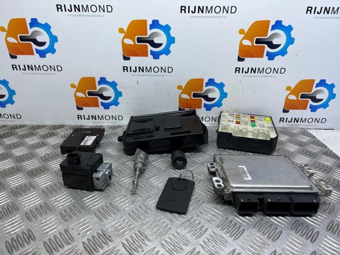 Used Ignition lock + computer Renault Megane III Berline (BZ) 1.5 dCi 90 Price on request offered by Autodemontage Rijnmond BV