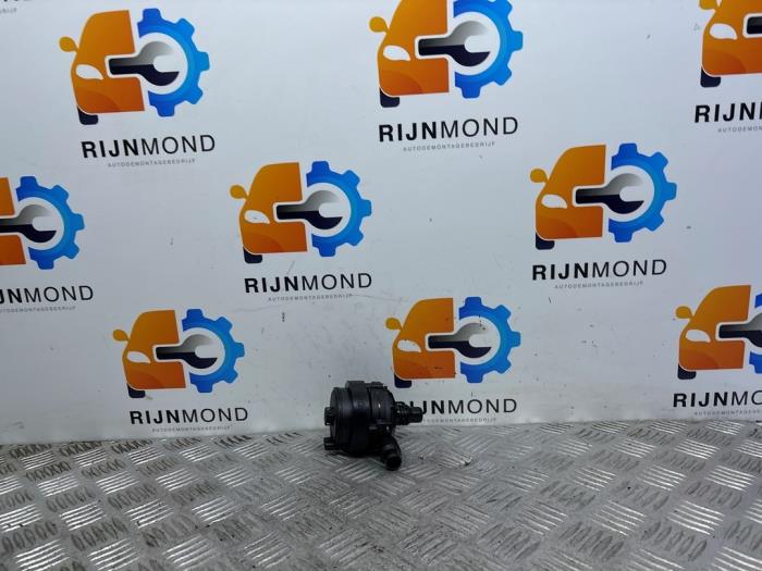 Begagnade Extra vattenpump BMW 3 serie (G20) 330e 2.0 TwinPower Turbo 16V Pris € 50,00 Marginaltabell erbjuds av Autodemontage Rijnmond BV