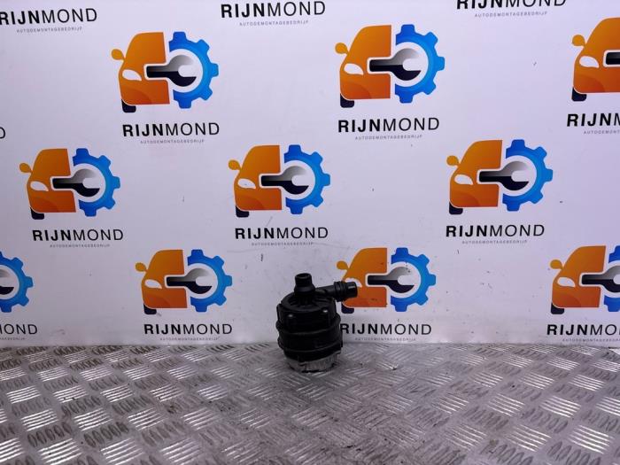 Begagnade Extra vattenpump BMW 1 serie (F20) M140i 3.0 24V Pris € 75,00 Marginaltabell erbjuds av Autodemontage Rijnmond BV