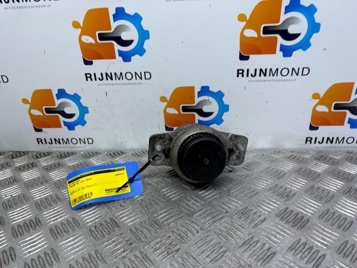 Usagé Support moteur Jaguar XE 2.0d 180 16V Prix sur demande proposé par Autodemontage Rijnmond BV