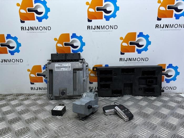 Used Ignition lock + computer Jaguar XE 2.0d 180 16V Price on request offered by Autodemontage Rijnmond BV