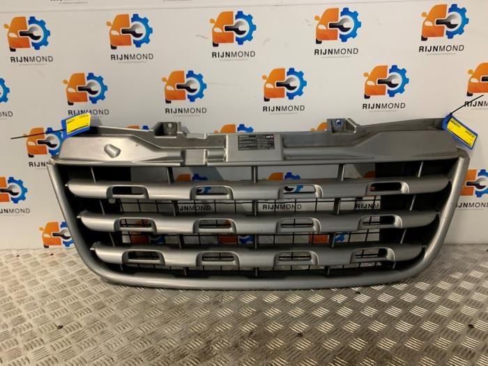 Begagnade Grill Renault Master III (MA/MB/MC/MD/MH/MF/MG/MH) 2.3 dCi 16V Pris på förfrågan erbjuds av Autodemontage Rijnmond BV