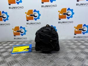 Usados Dinamo Opel Vivaro 2.5 CDTI 16V Precio € 40,00 Norma de margen ofrecido por Autodemontage Rijnmond BV