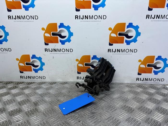 Gebrauchte Bremszange links hinten Volkswagen Scirocco (137/13AD) 2.0 TSI 16V Preis auf Anfrage angeboten von Autodemontage Rijnmond BV