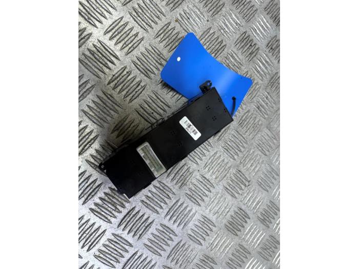 Usados Interruptor de ventanilla eléctrica Hyundai i10 (B5) 1.0 12V Precio de solicitud ofrecido por Autodemontage Rijnmond BV