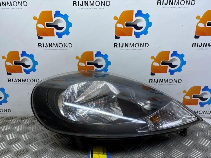 Używane Reflektor prawy Opel Vivaro 2.0 CDTI Cena na żądanie oferowane przez Autodemontage Rijnmond BV