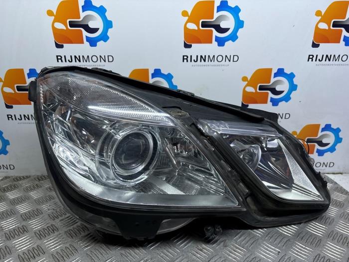 Używane Reflektor prawy Mercedes E Estate (S212) E-250 CDI 16V BlueEfficiency,BlueTEC Cena € 665,50 Z VAT oferowane przez Autodemontage Rijnmond BV