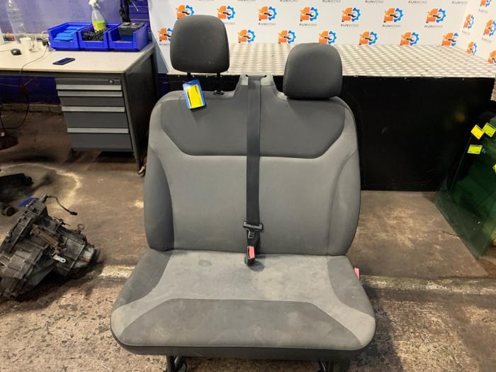 Używane Fotel (bus) Renault Trafic New (FL) 2.0 dCi 16V 90 Cena na żądanie oferowane przez Autodemontage Rijnmond BV