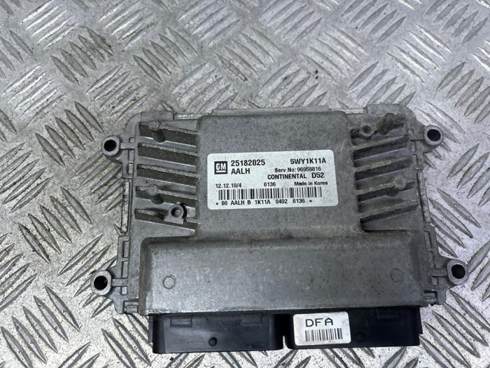 Ignition lock + computer from a Chevrolet Spark (M300) 1.0 16V Bifuel 2011