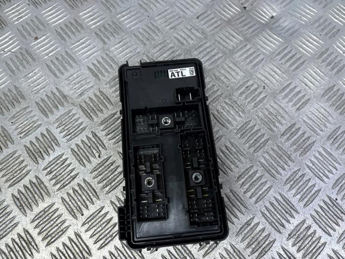 Ignition lock + computer from a Chevrolet Spark (M300) 1.0 16V Bifuel 2011