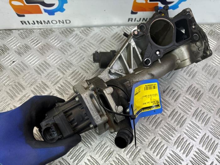 AGR Ventil van een Opel Astra J (PC6/PD6/PE6/PF6) 2.0 CDTI 16V 160 Ecotec 2015