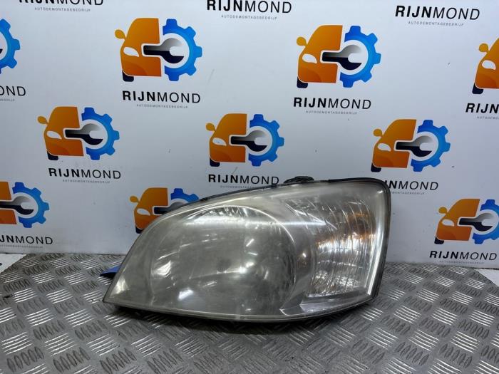 Używane Reflektor lewy Hyundai Getz 1.3i 12V Cena € 25,00 Procedura marży oferowane przez Autodemontage Rijnmond BV