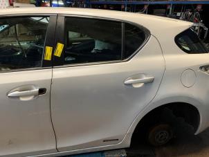 Begagnade Bakdörr, 4-dörrars, vänster Lexus CT 200h 1.8 16V Pris € 400,00 Marginaltabell erbjuds av Autodemontage Rijnmond BV