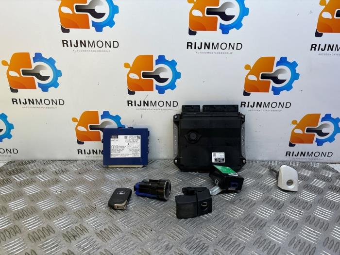 Used Ignition lock + computer Lexus CT 200h 1.8 16V Price € 250,00 Margin scheme offered by Autodemontage Rijnmond BV