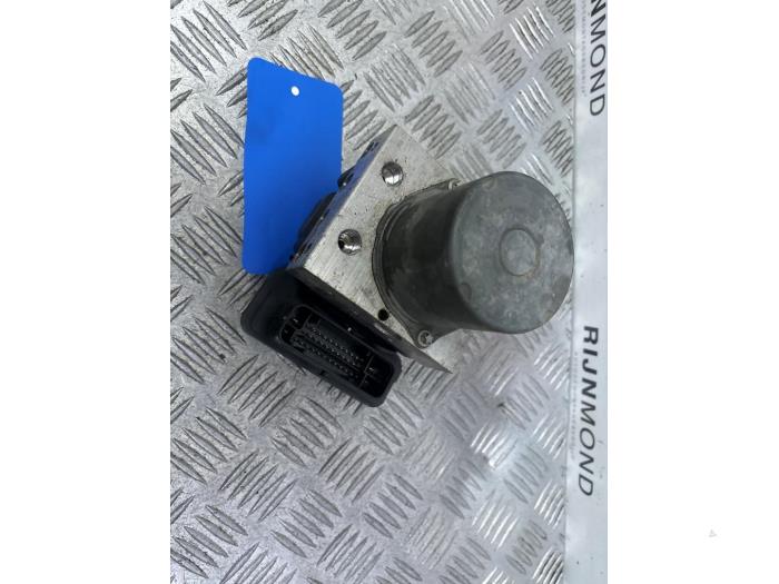 Używane Pompa ABS Volkswagen Polo VI (AW1) 1.0 MPI 12V Cena € 50,00 Procedura marży oferowane przez Autodemontage Rijnmond BV