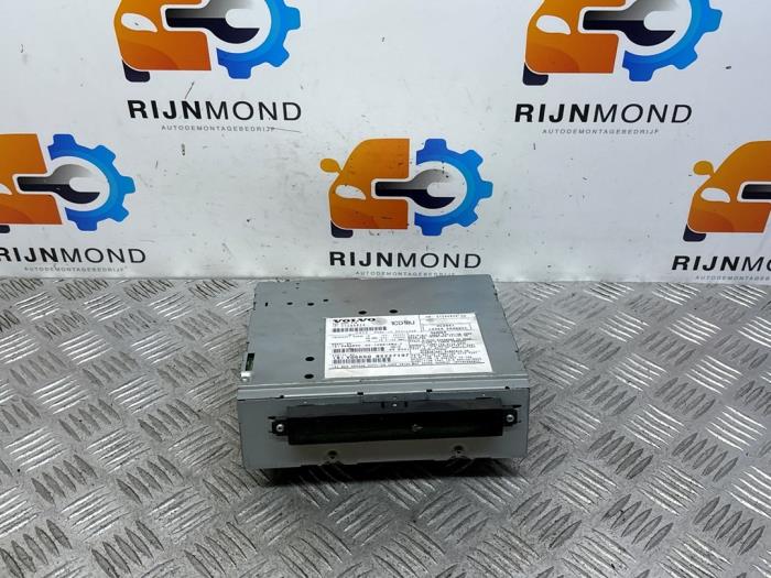 Używane Odtwarzacz CD Volvo S40 (MS) 2.4 D5 20V Cena € 50,00 Procedura marży oferowane przez Autodemontage Rijnmond BV