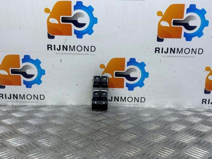 Usados Interruptor de ventanilla eléctrica Audi A3 Limousine (8VS/8VM) 1.5 TFSI 16V Precio € 30,00 Norma de margen ofrecido por Autodemontage Rijnmond BV