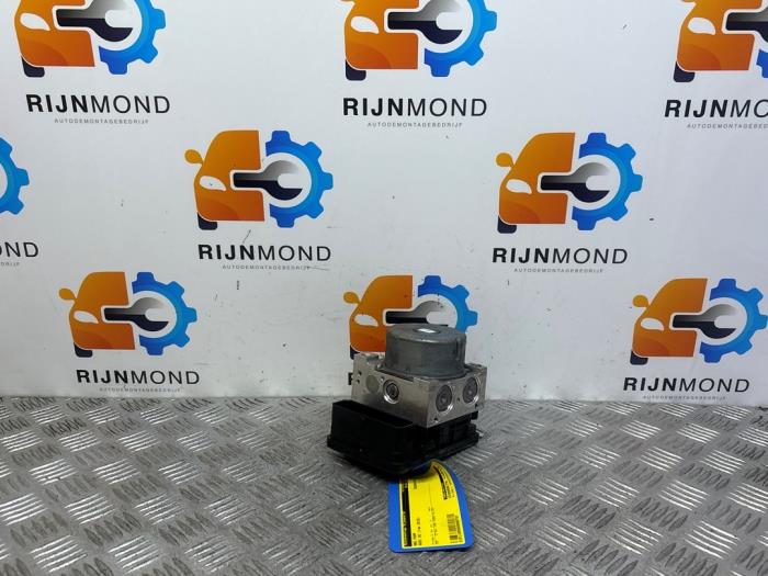 Używane Pompa ABS Audi A3 Limousine (8VS/8VM) 1.5 TFSI 16V Cena € 160,00 Procedura marży oferowane przez Autodemontage Rijnmond BV