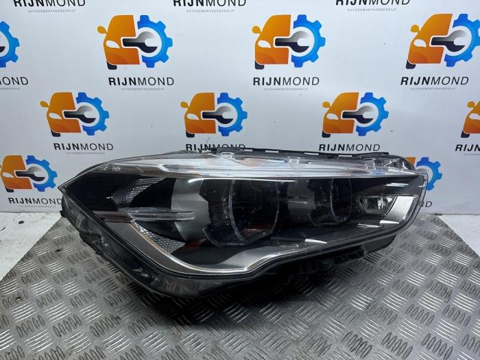 Używane Reflektor prawy BMW X1 (F48) xDrive 20d 2.0 16V Cena € 907,50 Z VAT oferowane przez Autodemontage Rijnmond BV
