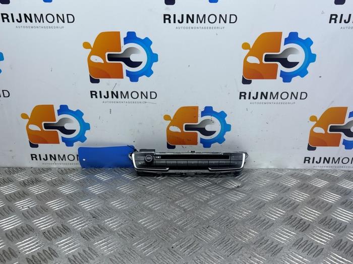Używane Panel obslugi radia BMW X1 (F48) xDrive 20d 2.0 16V Cena € 42,35 Z VAT oferowane przez Autodemontage Rijnmond BV