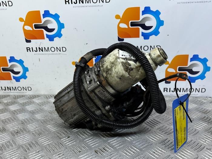 Usagé Pompe de direction Opel Astra H SW (L35) 1.7 CDTi 16V Prix sur demande proposé par Autodemontage Rijnmond BV