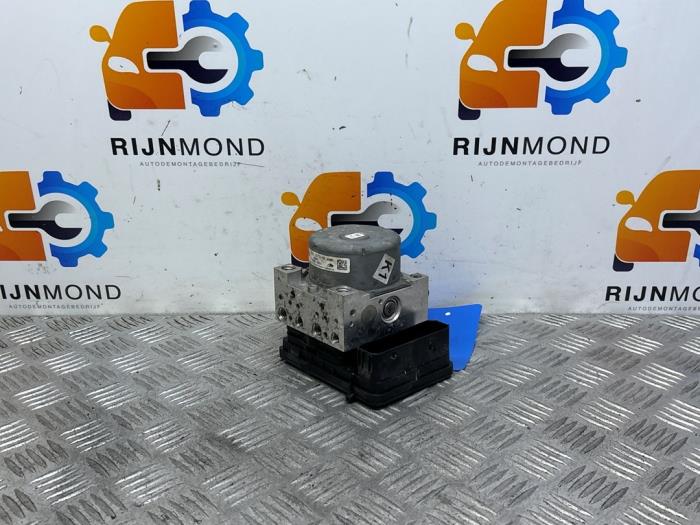 Begagnade ABS-pump Ford Fiesta 7 1.1 Ti-VCT 12V 85 Pris € 302,50 Inklusive moms erbjuds av Autodemontage Rijnmond BV
