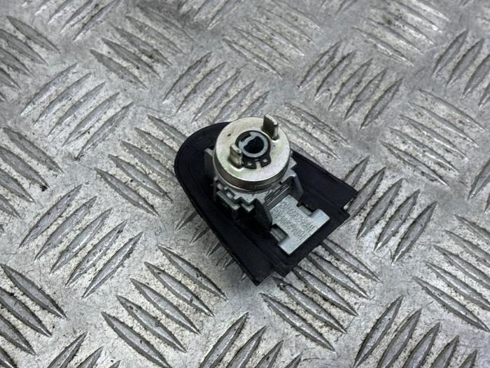Ignition lock + computer Ford Fiesta 7 1.1 Ti-VCT 12V 85 - A13460788 XVJB