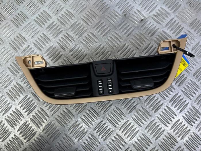 Dashboard vent Ford Fiesta 7 1.1 Ti-VCT 12V 85 - 82534