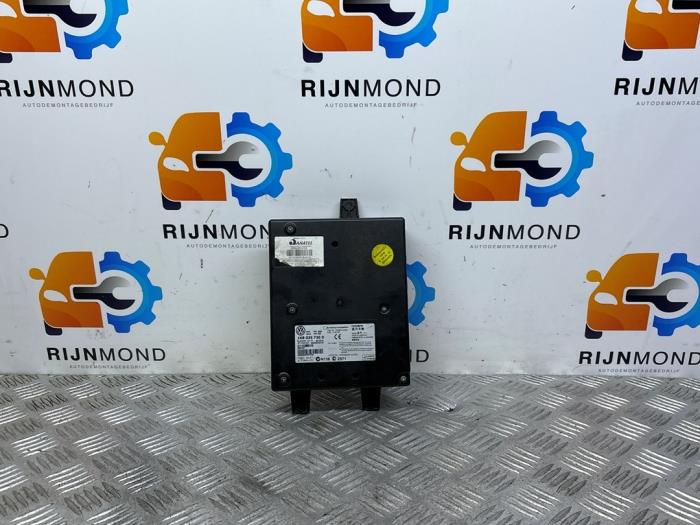 Begagnade Telefonmodul Volkswagen Polo V (6R) 1.2 TDI 12V BlueMotion Pris € 35,00 Marginaltabell erbjuds av Autodemontage Rijnmond BV