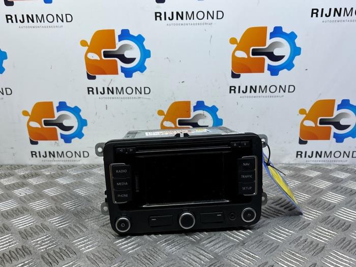 Usagé Ecran Gps Volkswagen Polo V (6R) 1.2 TDI 12V BlueMotion Prix € 70,00 Règlement à la marge proposé par Autodemontage Rijnmond BV