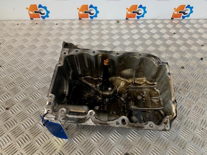 Usagé Couvercle carter BMW 1 serie (F20) 118i 1.5 TwinPower 12V Prix sur demande proposé par Autodemontage Rijnmond BV