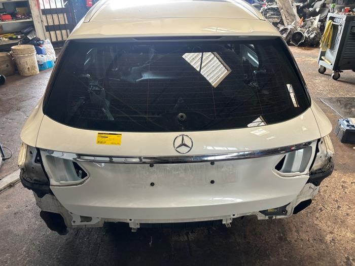 Używane Tylna klapa Mercedes C Estate (S205) C-180 1.6 16V BlueEfficiency Cena € 450,00 Procedura marży oferowane przez Autodemontage Rijnmond BV
