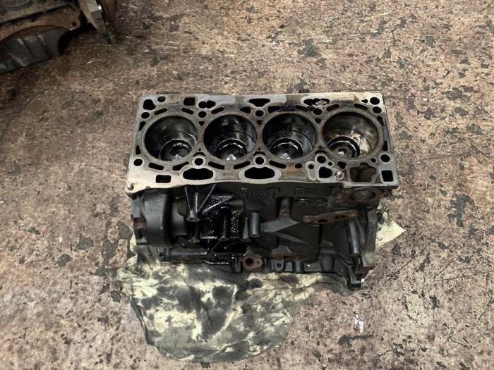Used Engine crankcase Volkswagen Golf VII (AUA) 1.6 TDI BlueMotion 16V Price € 700,00 Margin scheme offered by Autodemontage Rijnmond BV