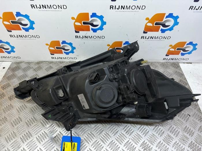 Używane Reflektor lewy Renault Clio III Estate/Grandtour (KR) 1.2 16V TCE 100 Cena € 50,00 Procedura marży oferowane przez Autodemontage Rijnmond BV