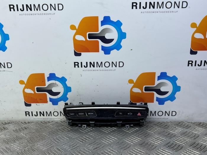 Używane Panel obslugi radia Mercedes C Estate (S205) C-400 3.0 V6 Turbo 4-Matic Cena € 125,00 Procedura marży oferowane przez Autodemontage Rijnmond BV