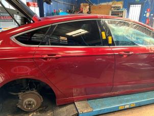 Begagnade Bakdörr, 4-dörrars, höger Ford Mondeo V 2.0 EcoBoost 16V Pris € 574,75 Inklusive moms erbjuds av Autodemontage Rijnmond BV