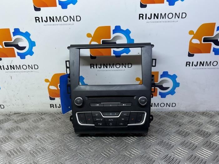 Begagnade Värmekontrollpanel Ford Mondeo V 2.0 EcoBoost 16V Pris på förfrågan erbjuds av Autodemontage Rijnmond BV